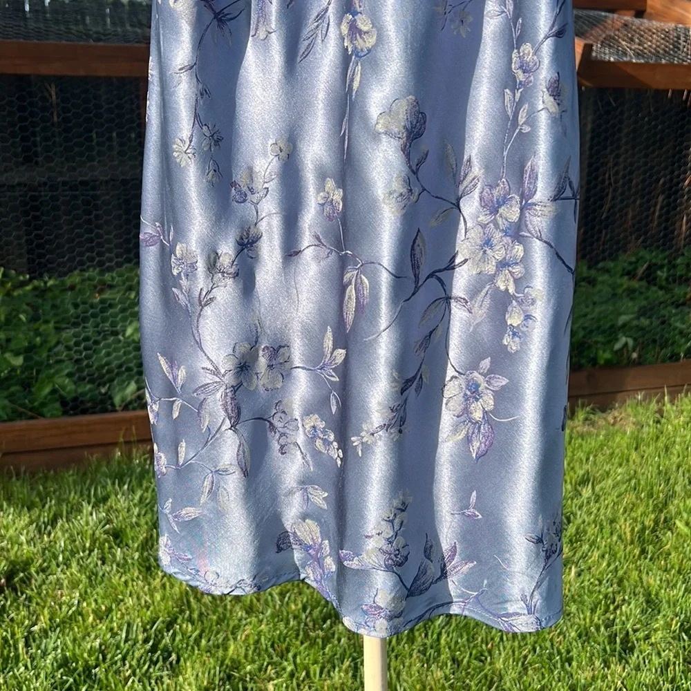 EUC 5•7•9 Lavender Satin Dress • Size 3 Juniors - Picture 6 of 7